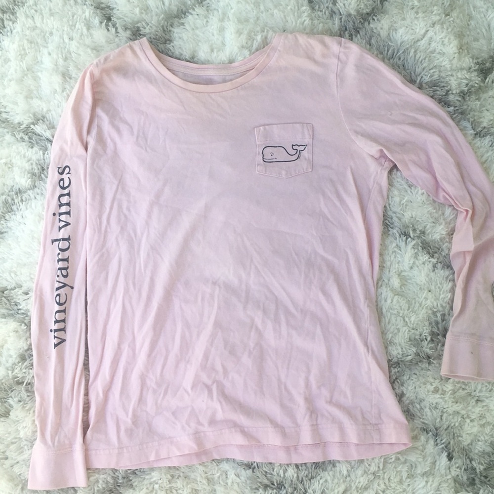 Pink vineyard vines shirt